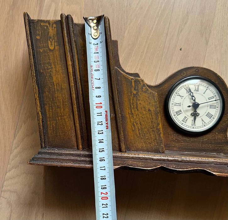 Декоративна підставка з годинником на стіл