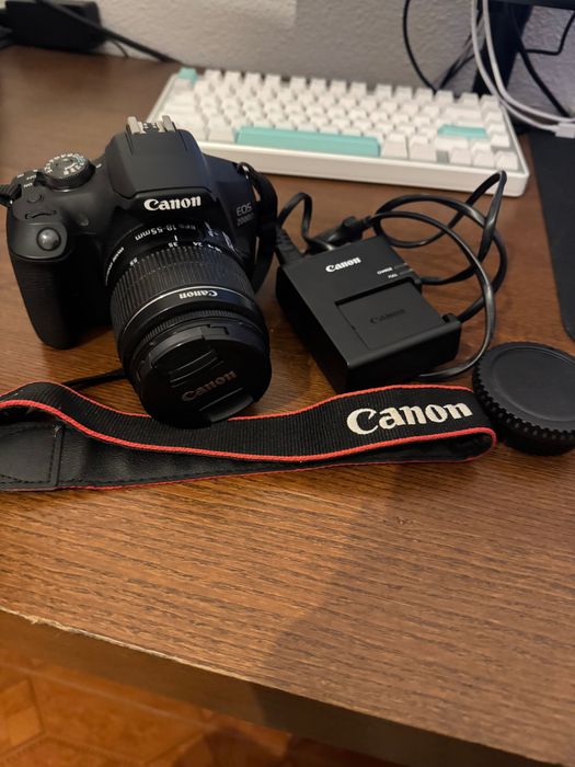 Máquina fotográfica cânon 2000D