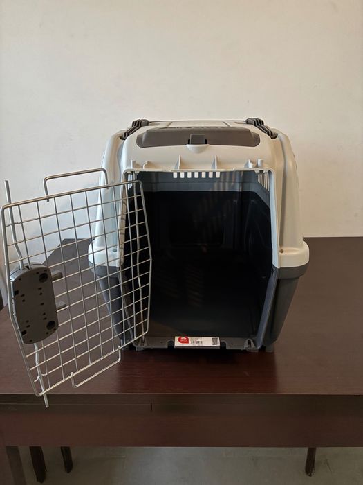 Caixa de transporte animal. IATA.