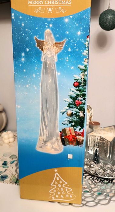 Anioł z grubego plastiku z wodą - LED wysoki