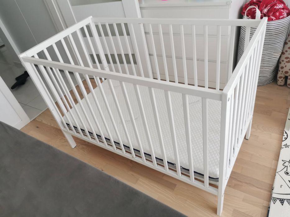 Łóżeczko drewniane 120x60 cm z materacem