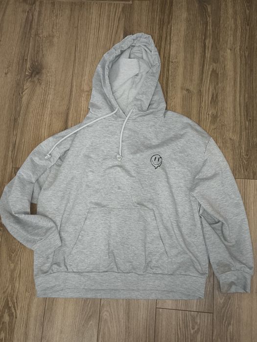 сіра спортивна кофта