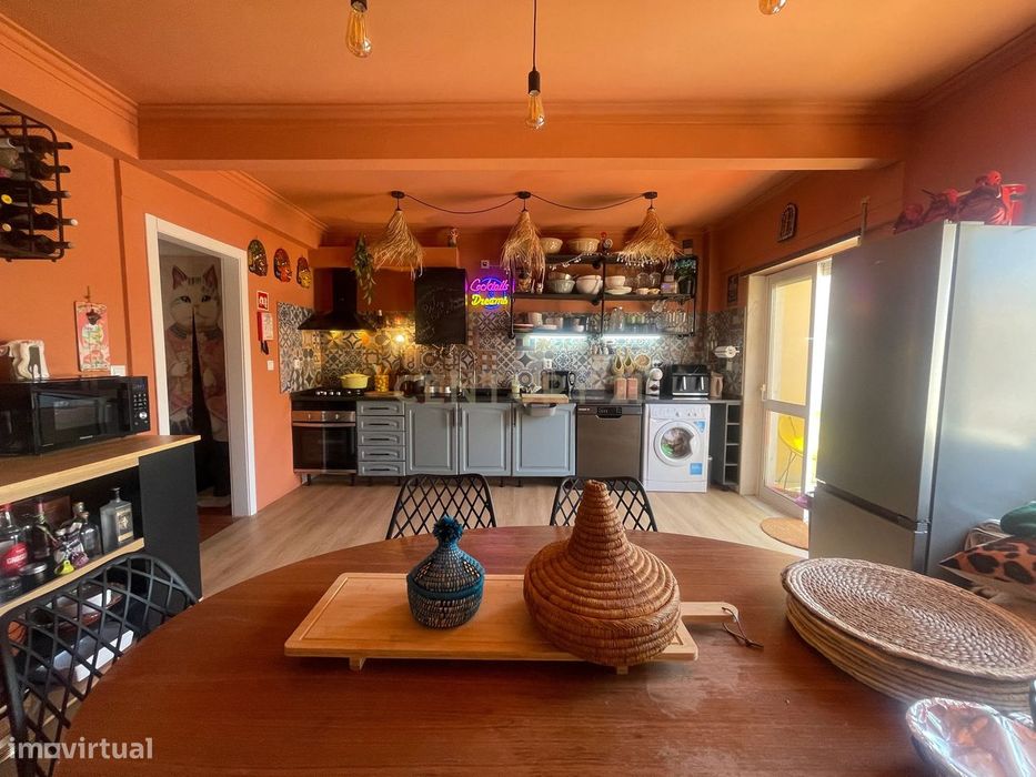 Arrendamento de apartamento T2, mobilado, na Charneca da Caparica.