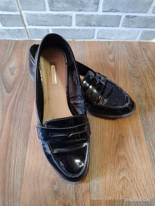 R 40 czarne lakierowane mokasyny Primark