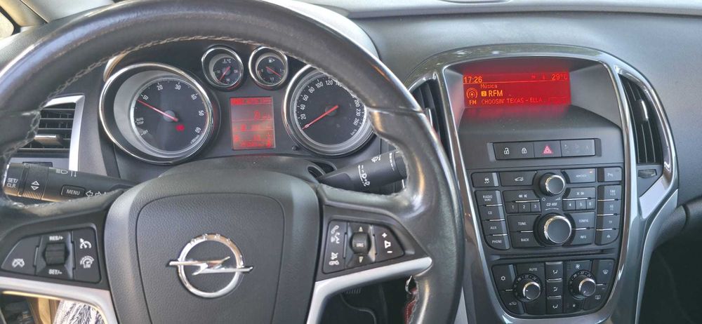 Opel Astra J Sedan Ecoflex | Estofos Pele | Económico e a Circular Diariamente!