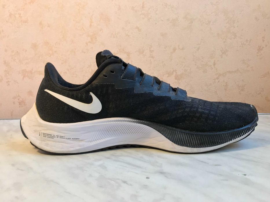 Бігові кросівки NIKE Air Zoom Pegasus 37 розмір: 9.5 US/41 EUR/26.5 см
