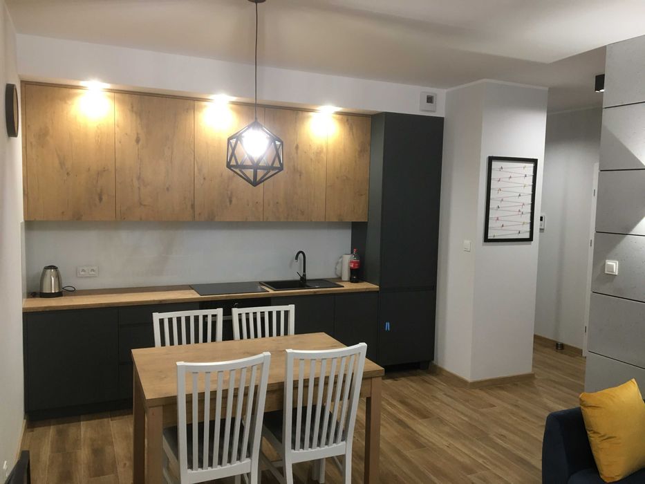 Apartament 2 pokojowy w wysokim standardzie  z klimatyzacją + miejsce postojowe, komórka; przy MALCIE