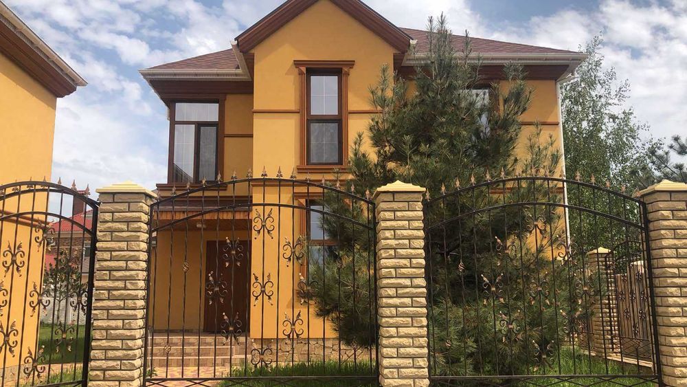 Продається будинок в Совіньйоні з гаражем та дуплексом.