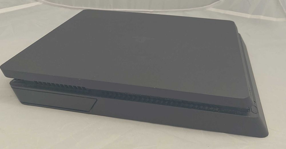 Konsola playstation 4 slim 1tb kable + pad