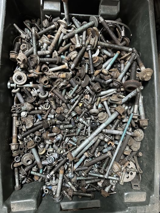 Болти на вагу vag