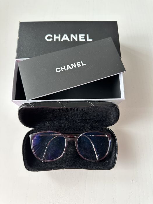 Óculos Chanel com todas as caixas