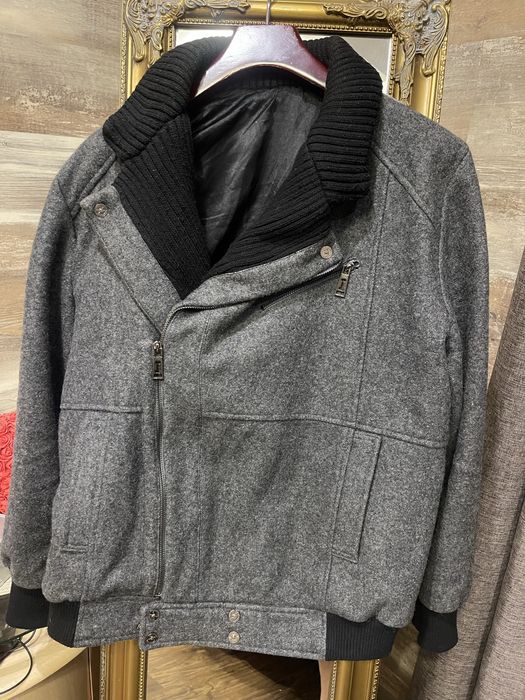 Модна стильна куртка з вовни