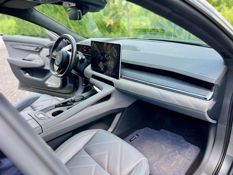 Zeekr 001 AWD 100 кw  2024