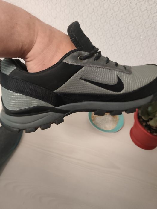 Продам кросівки NIKE