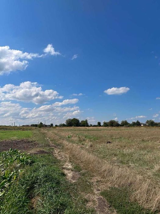 Продам земельну ділянку під будівництво.