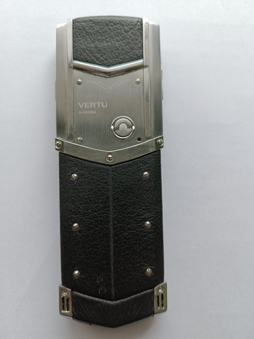 Мобільний телефон VERTU