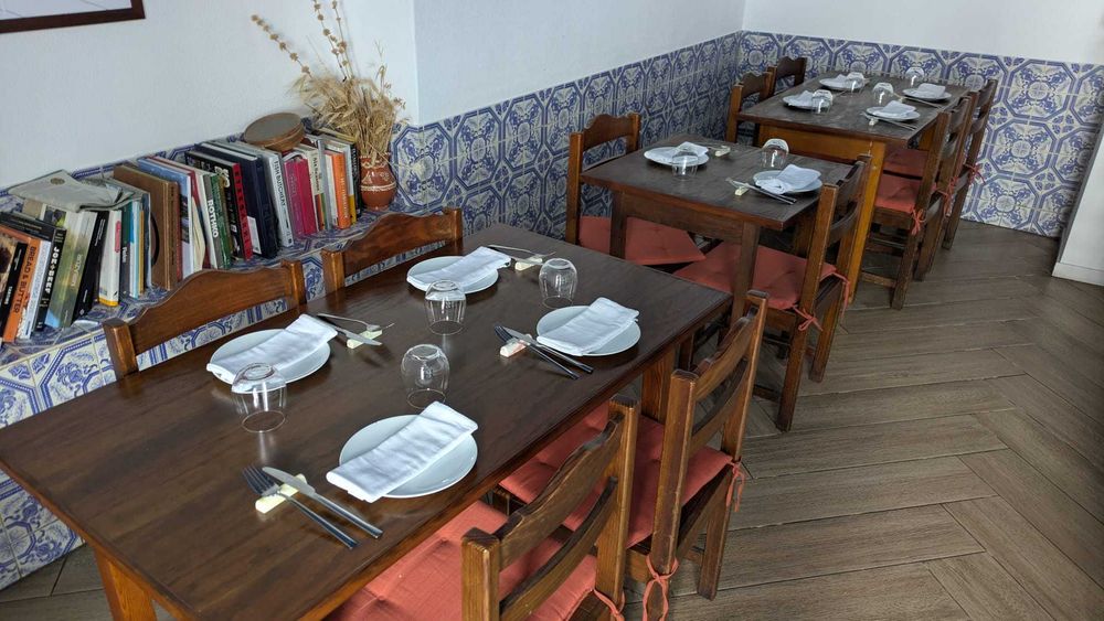 Mesas e cadeiras de restaurante — venda urgente | Algarve