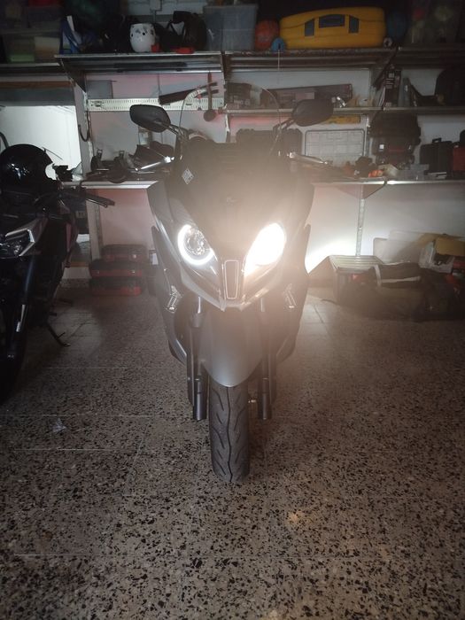 KYMCO Downton 350i - como nova - 3900km