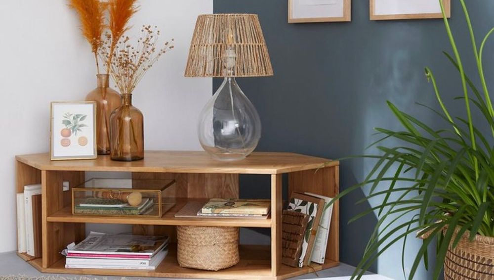 Móvel de canto para TV em madeira