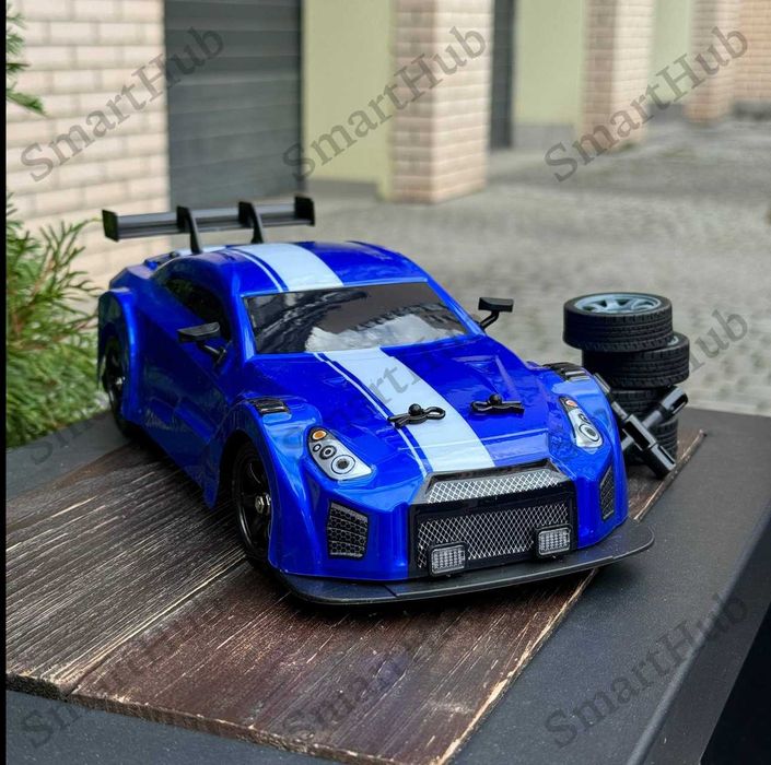 Дрифт машинка Nissan GT-R Nismo 4WD на радіокеруванні 28.5см 1:16