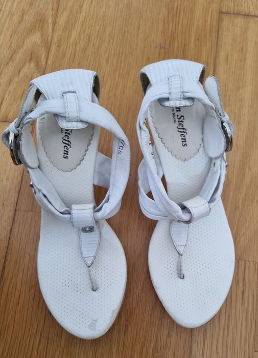 Sandálias brancas Carmen Sfeffens