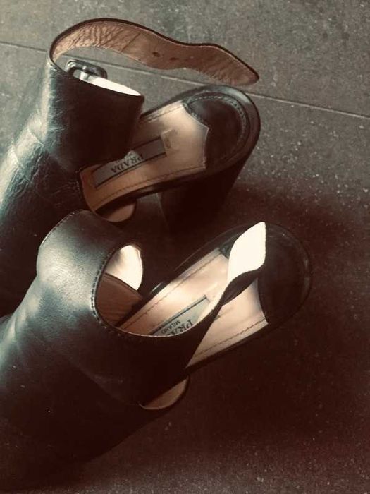 Sandálias PRADA abertas atrás e à frente. Originais.