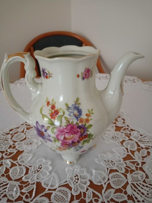 Piękny dzbanek porcelanowy