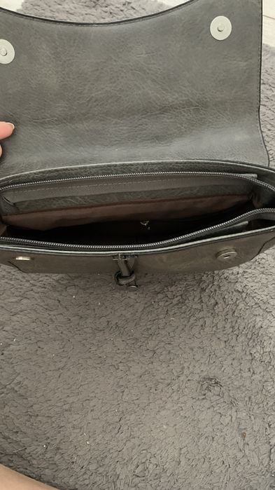 Torebka kopertowa Prada z paskiem