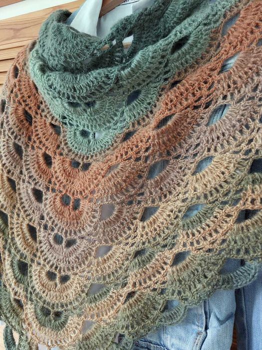 Damska chusta ręcznie robiona wełniana SUPER PREZENT NA KAŻDĄ OKAZJĘ