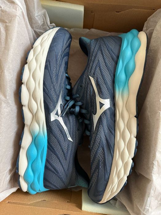 Mizuno Wave Sky 8