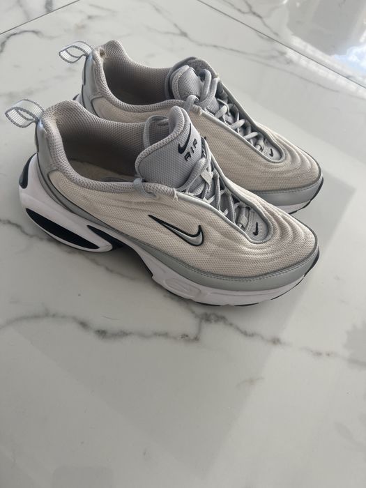 Продам оригінальні кросівки Nike air max