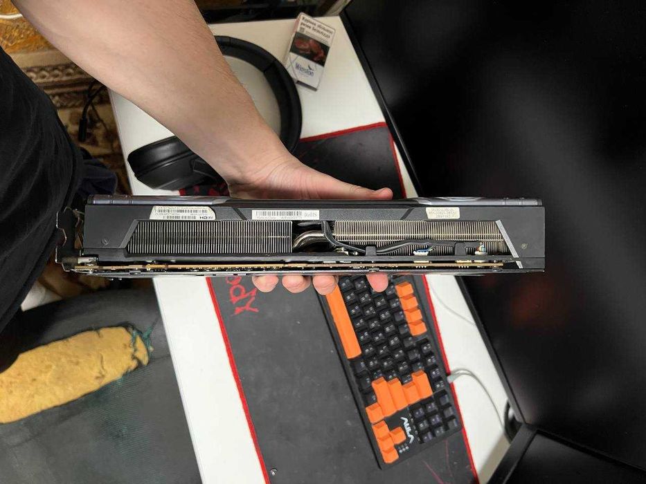 Відеокарта: Sapphire Nitro + Vega 64 8GB