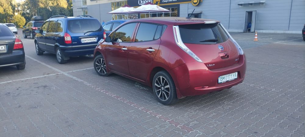 Продам Nissan leaf