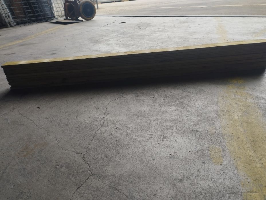 Tábua de madeira de pinho tratada com 105cm