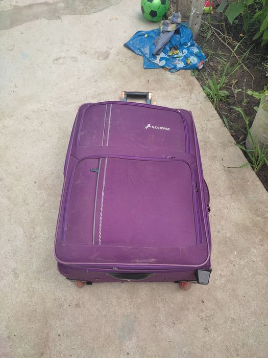 Продам величезну сумку на колесиках з вихідною ручкою