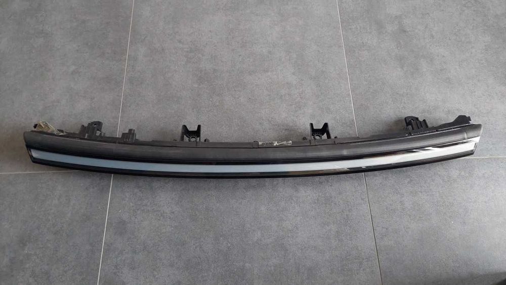 Фара центральна LED Tesla Model Y Juniper 2038294-00-C