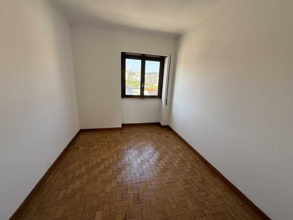 APARTAMENTO T4 EM COIMBRA