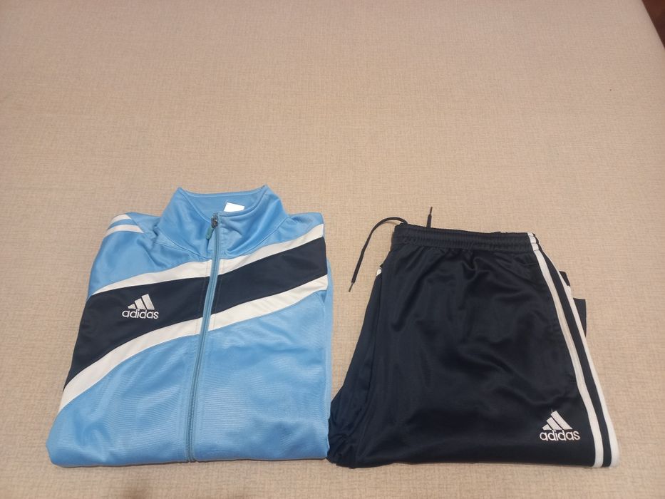 Спортивный эластиковый костюм Adidas