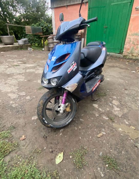 наприклад iPhone 10 xr