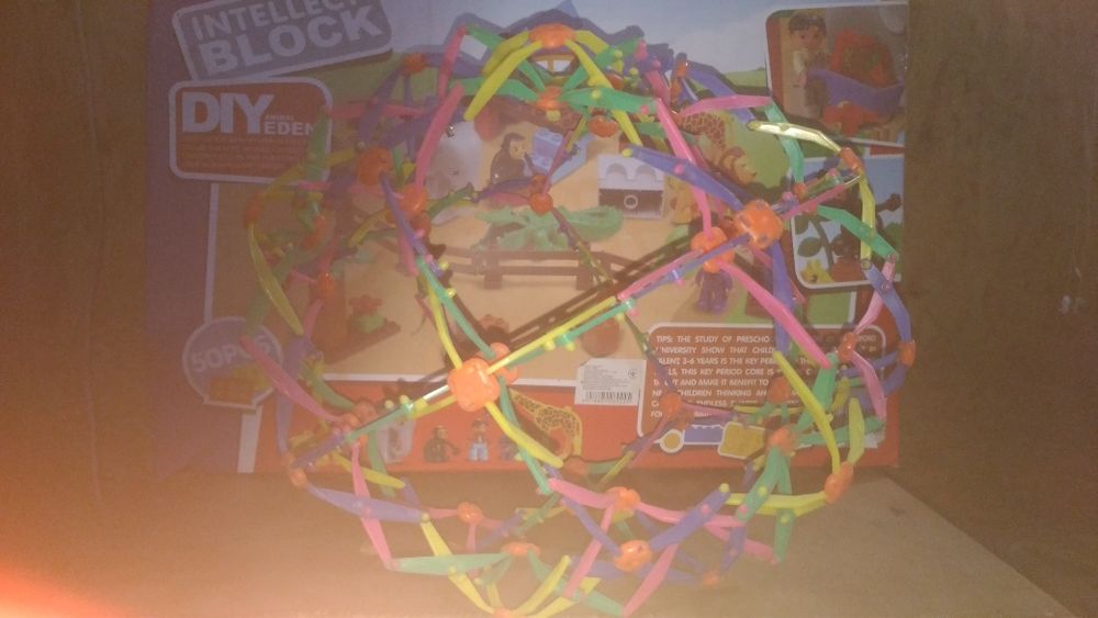 Продам или обмен конструктор зоопарк