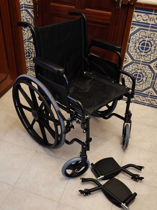 Cadeira de Rodas com Poucos Dias de uso