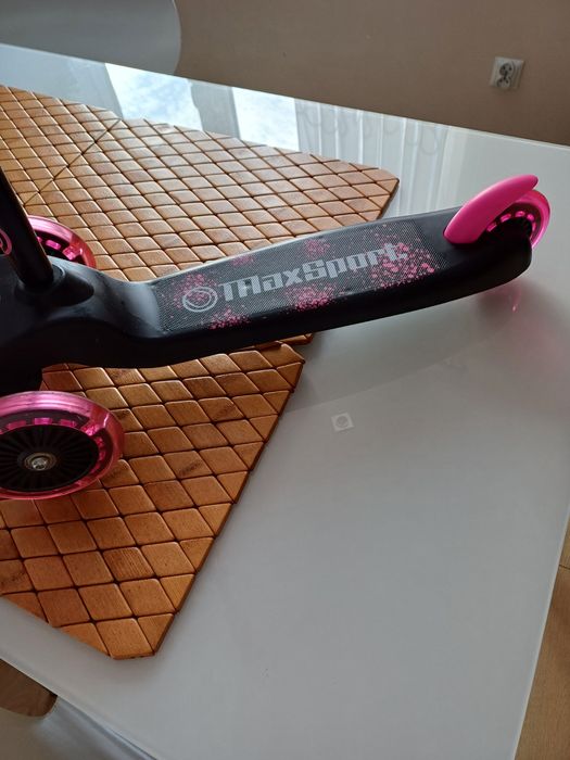 Hulajnoga trzykołowa