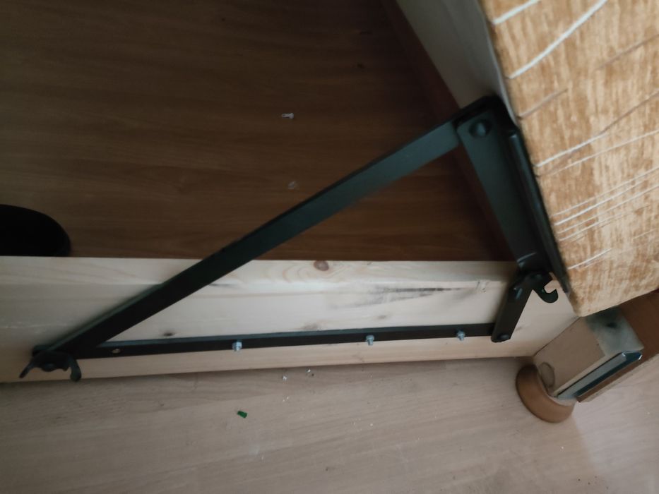 Mechanizm podnoszenia materaca, dużego tapczanu