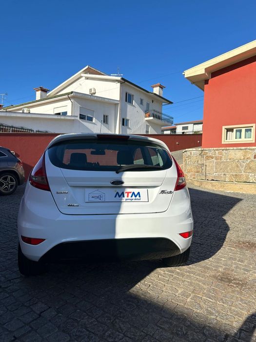 Ford fiesta  vendo ou troco