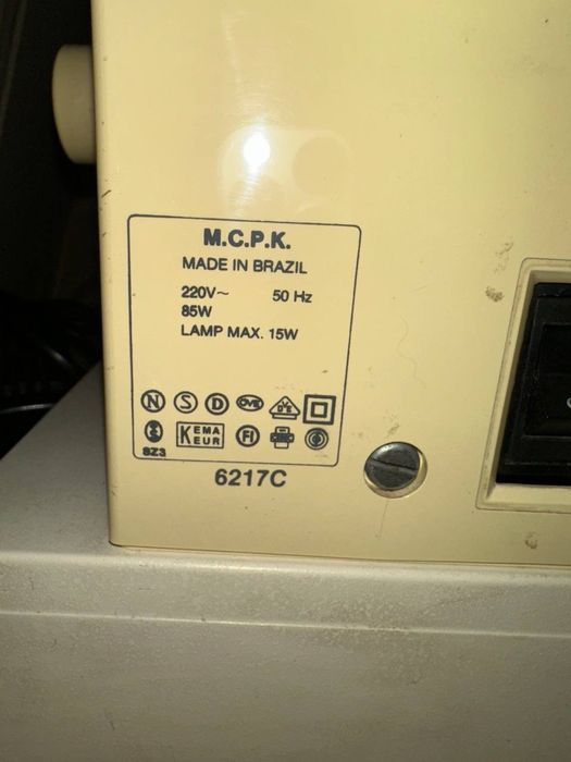 Продам швейную машинку SINGER