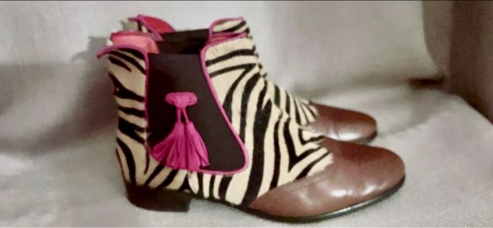 Botins em couro bege e rosa