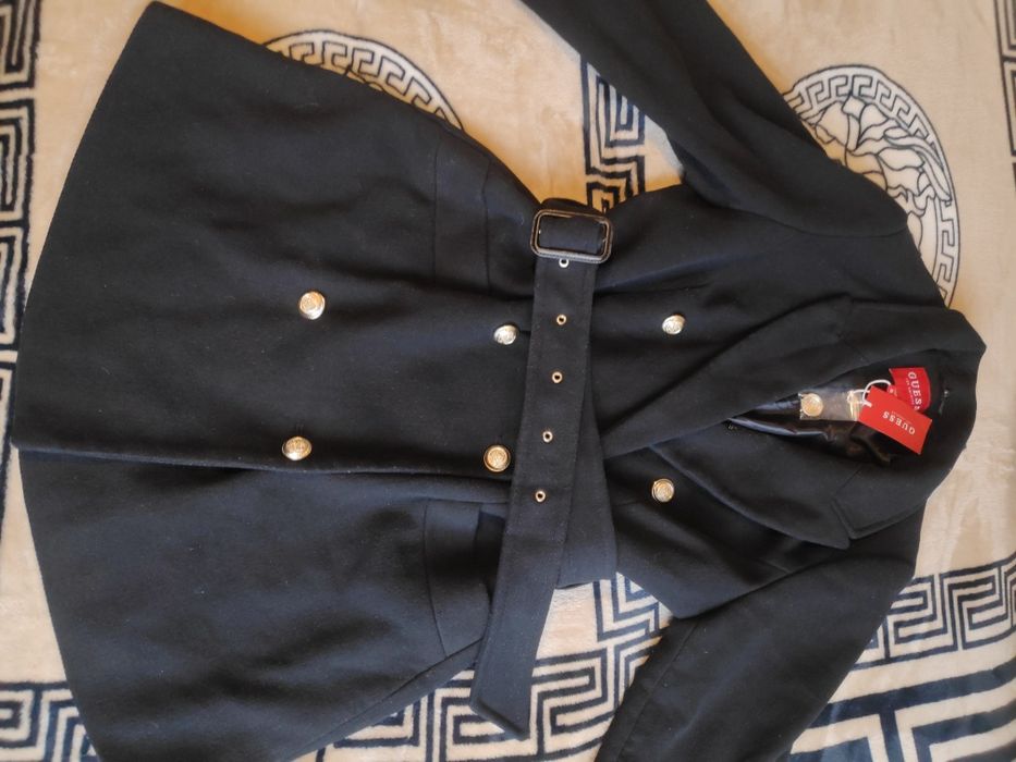 Czarny elegancki płaszcz