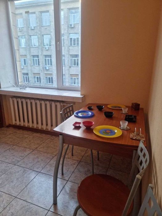 Продам 3 кв вул. Свободи ( Іванова) 12/16, до метро -4 хвилини