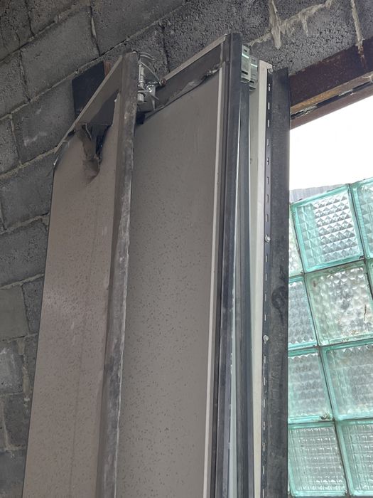 Ворота секційні промислові Алютех протренд ш2520*в28000 підвищений під