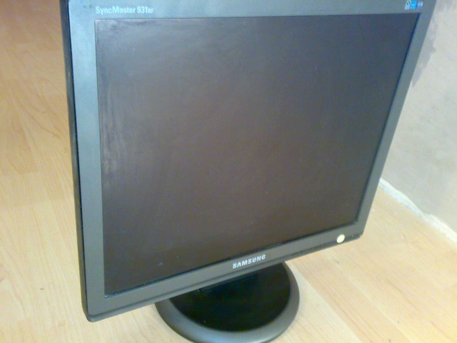 Продам монитор дилгональ 19" Samsung 931 bf в идеальном состоянии 650г